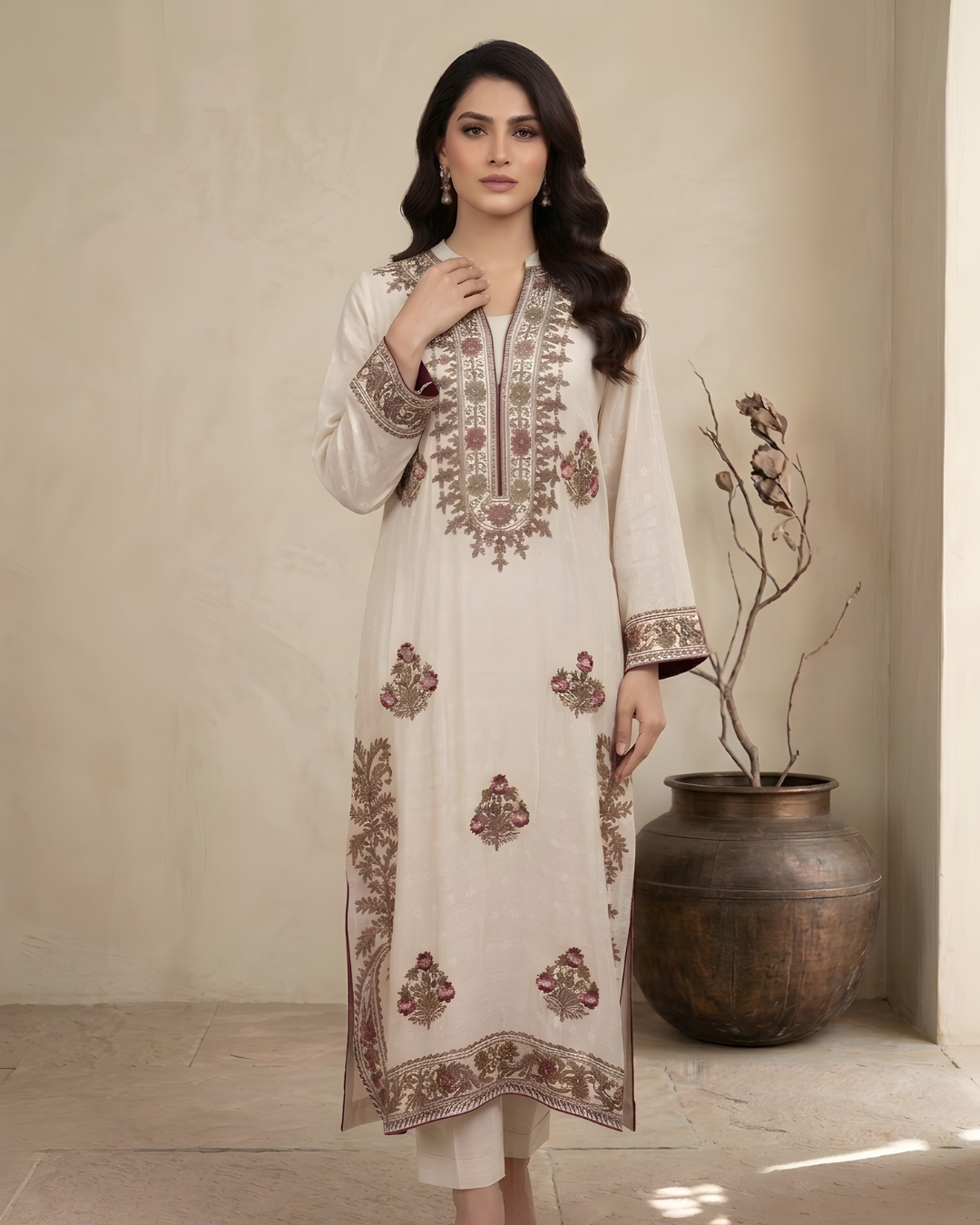 Off White Tilla Resham Floral Jaal Loomnet Kurta Set