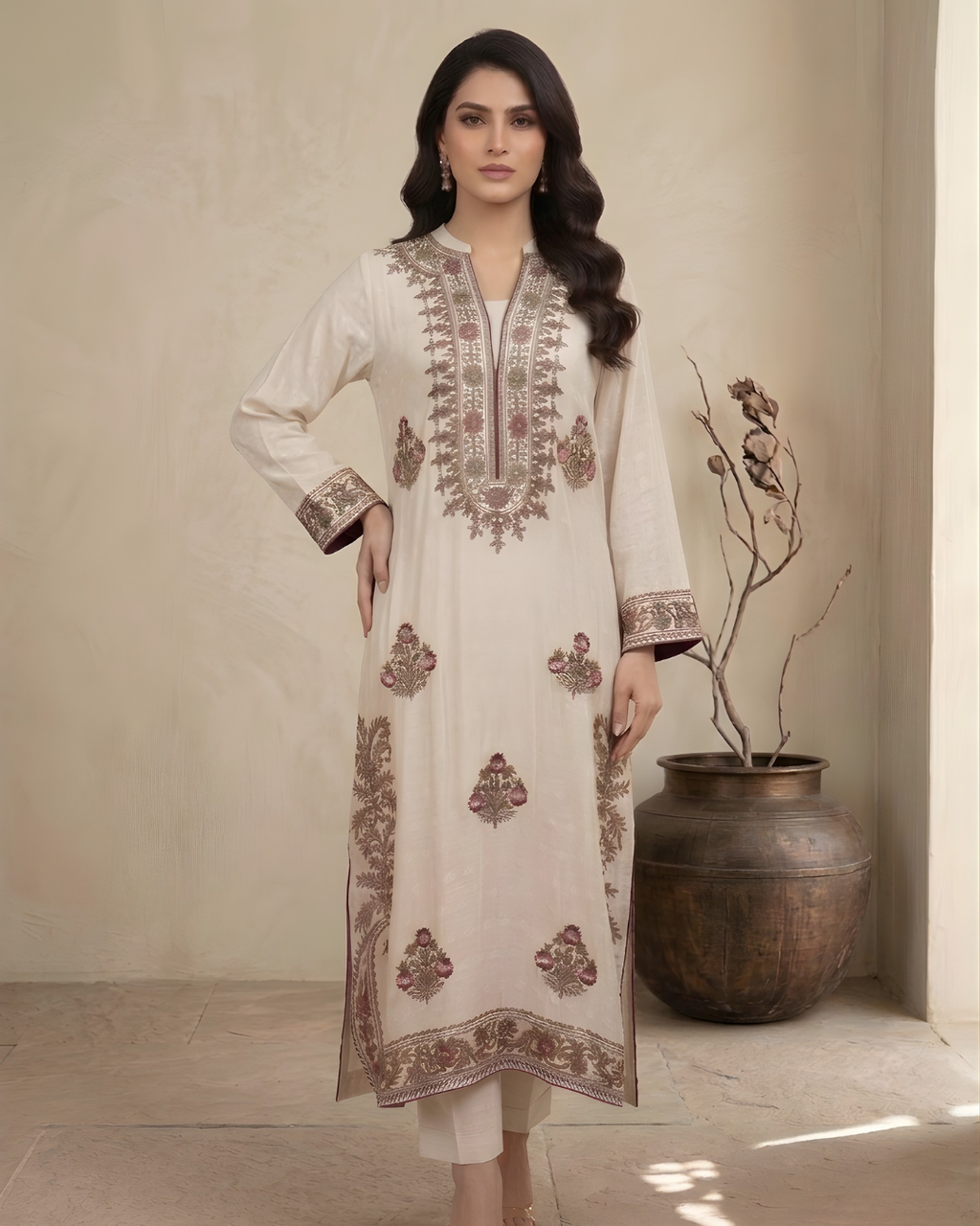 Off White Tilla Resham Floral Jaal Loomnet Kurta Set